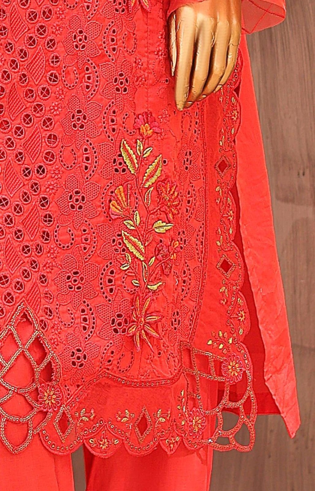 Binsaeed-chikan-kari-embroidery-03-1